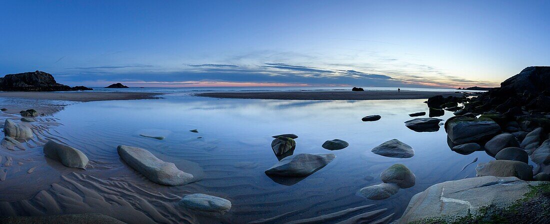 Frankreich,Morbihan,Saint-Pierre-Quiberon,der Strand von Port Bara in der Abenddämmerung