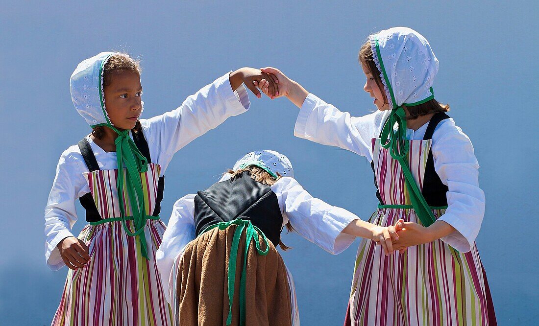 France,Finistere,Gorse Flower Festival 2015 in Pont Aven,Children of the Cercle Bro Goz Ar Milinou Pont Aven