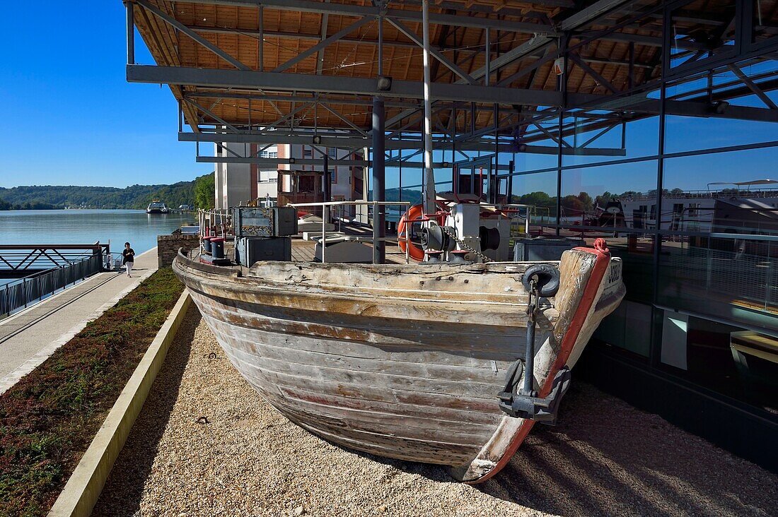 France,Seine-Maritime,Pays de Caux,Norman Seine River Meanders Regional Nature Park,Caudebec en Caux,MuseoSeine,Seine river Marine Museum,traditional boat the gribane used for lockdown