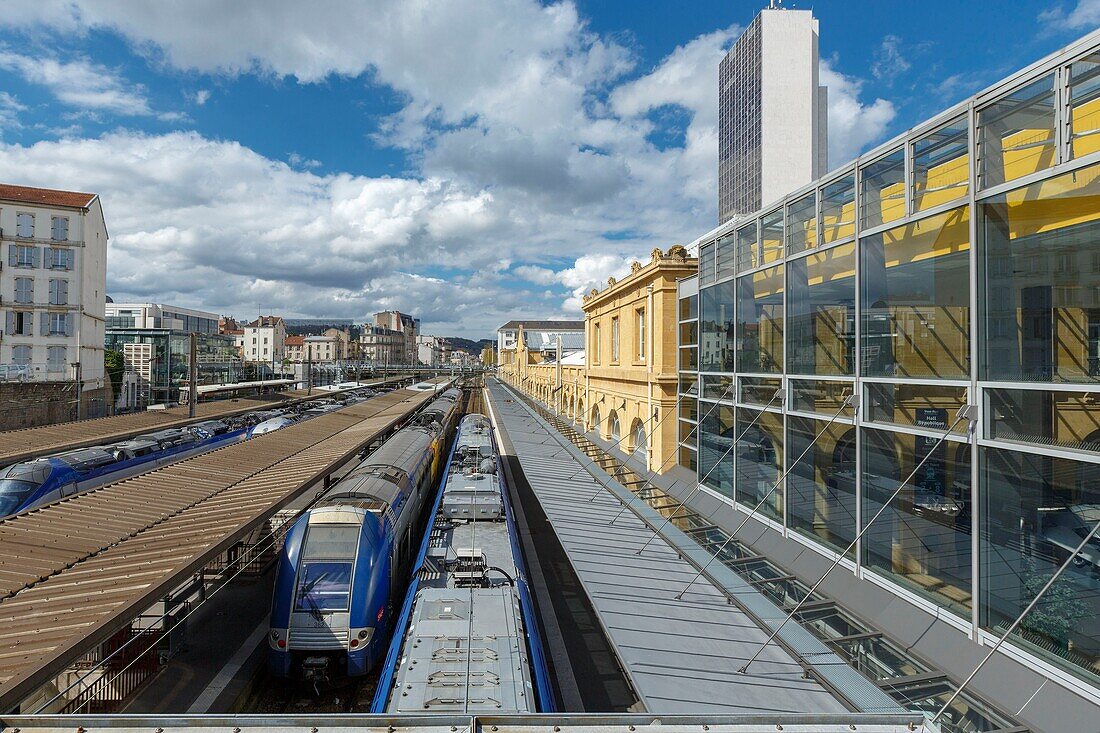 France,Meurthe et Moselle,Nancy,Nancy Ville train station and Thiers tower an apartment building to the left