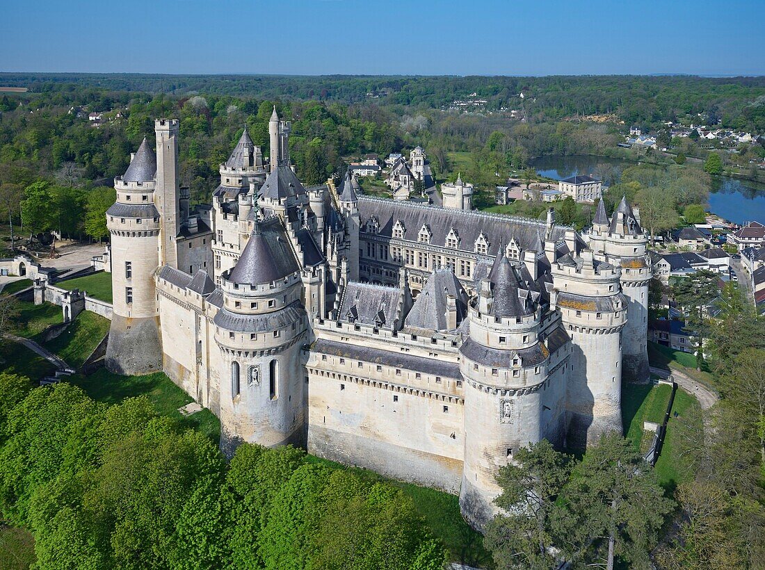 Frankreich,Oise,das Schloss von Pierrefonds (Luftaufnahme)