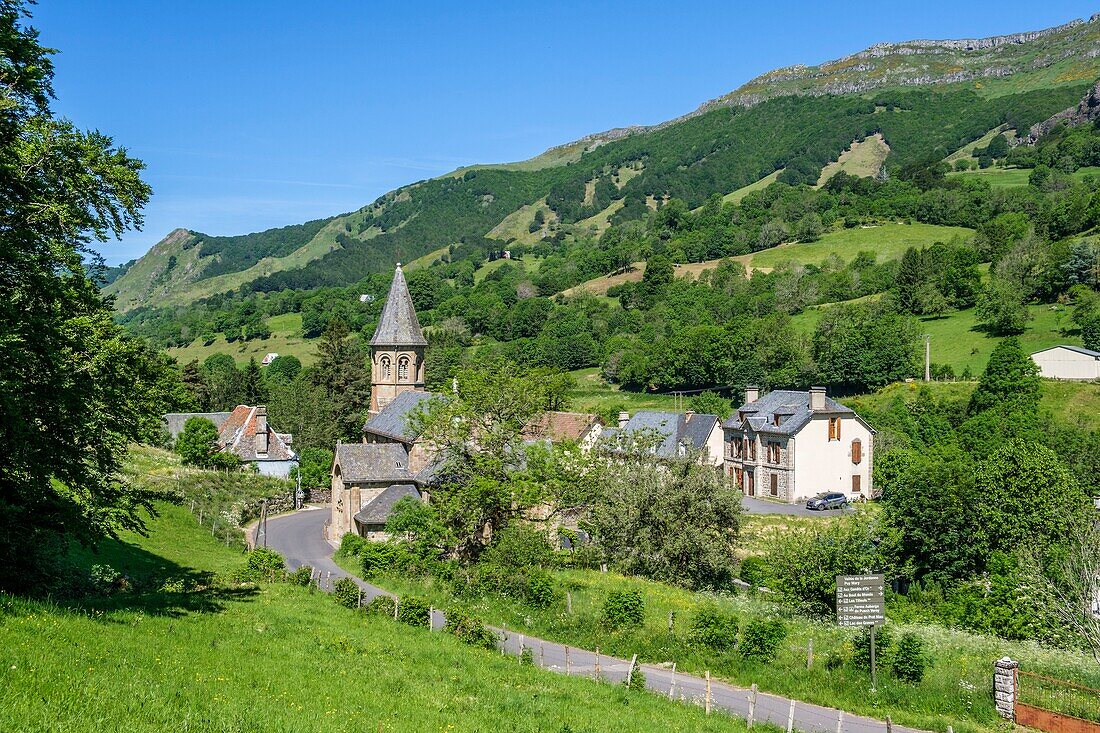 Frankreich,Cantal,Regionaler Naturpark der Vulkane der Auvergne,monts du Cantal,Cantal-Berge,Mandailles Saint Julien,Dorf von Mandailles