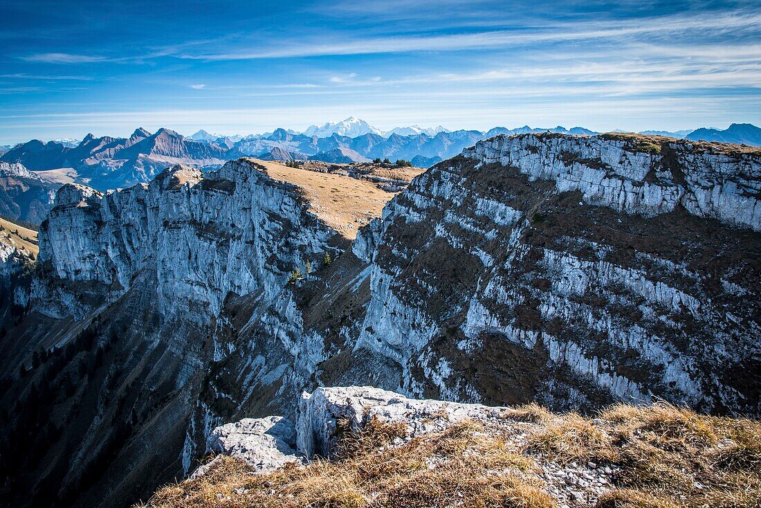 Frankreich,Haute Savoie,Massif des Bornes,Plateau des Glieres,Wanderung im Berg von Sous Dine,der Gipfel mit Blick auf den Felsen Parnal