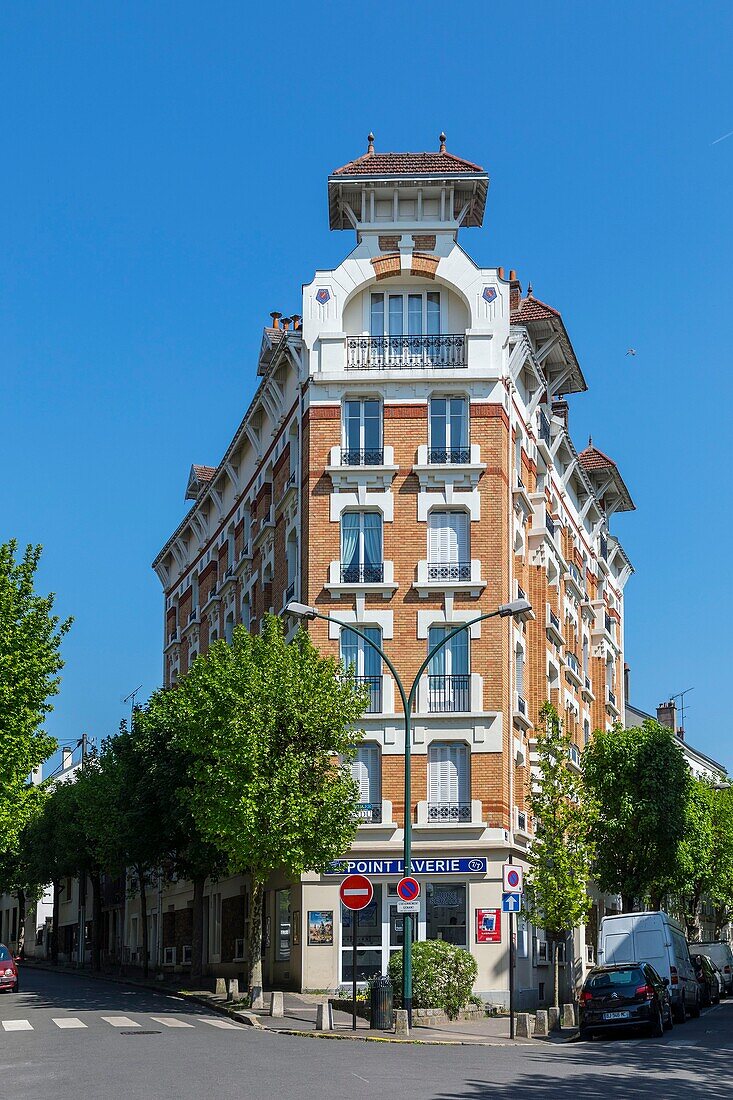 France,Seine Saint Denis,Le Raincy,Allée de la Fontaine,Allée Nicolas Carnot