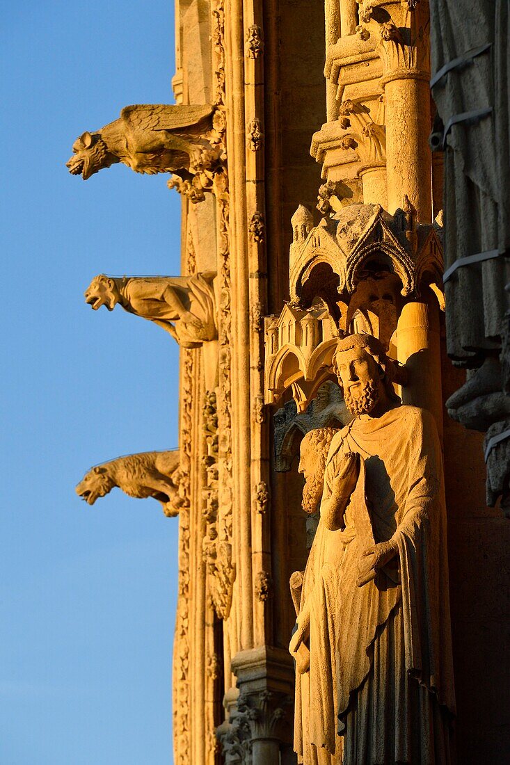 France,Somme,Amiens,Notre-Dame cathedral,jewel of the Gothic art,listed as World Heritage by UNESCO,the western facade,gargoyles