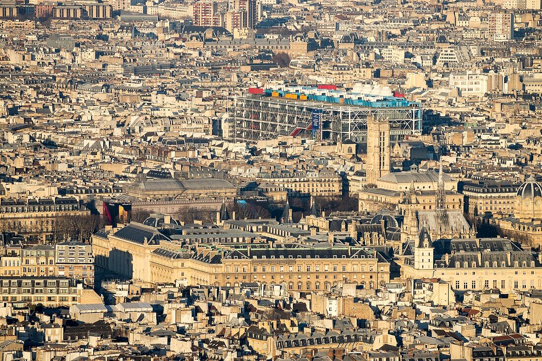 Frankreich,Paris,Stadtviertel Les Halles,das Centre Pompidou oder Beaubourg,Architekten Renzo Piano,Richard Rogers und Gianfranco Franchini,vor dem Saint-Jacques-Turm