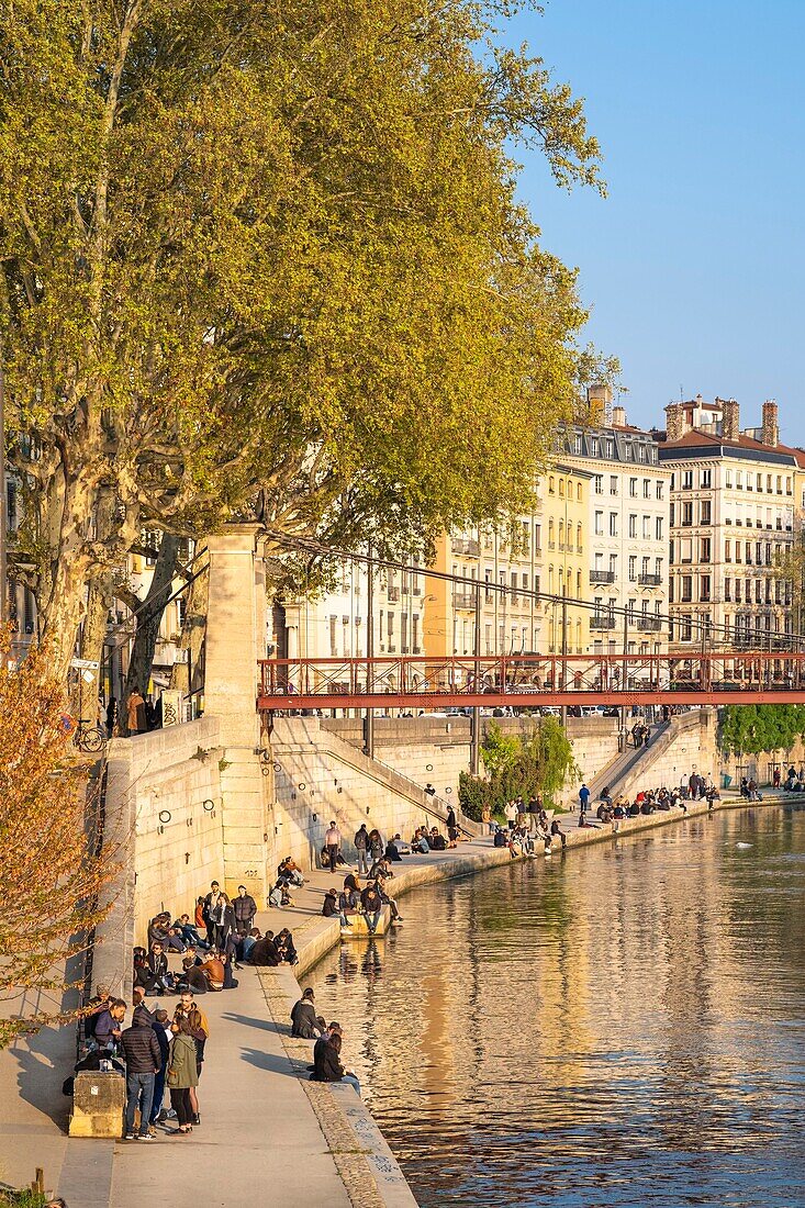 Frankreich,Rhone,Lyon,Altstadt, die zum UNESCO-Weltkulturerbe gehört,Quai Saint-Vincent,Ufer der Saone und Saint-Vincent-Fußgängerbrücke
