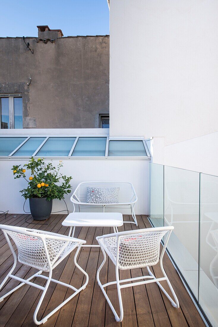 Frankreich,Languedoc-Roussillon,Nimes,Geschichte: "Das Dachgeschoss zum Innenhof geöffnet" (Architekt Roulle-Oliveira)