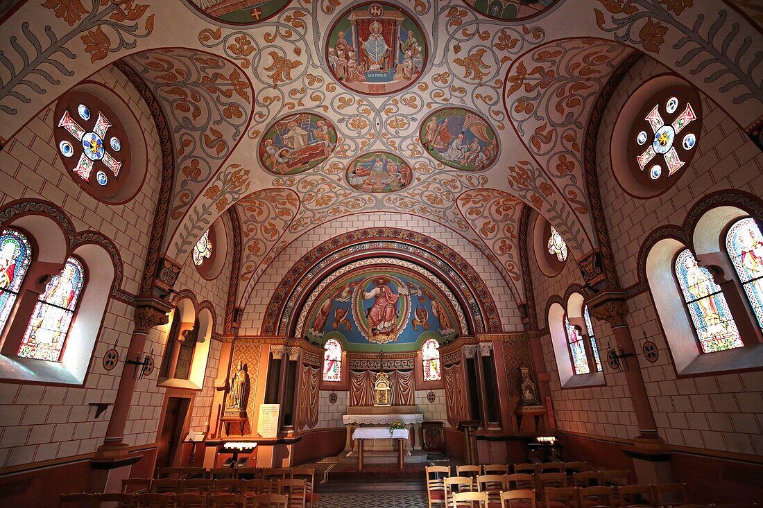 Frankreich,Haut Rhin,Route des Vins d'Alsace,Eguisheim,ausgezeichnet als die schönsten Dörfer Frankreichs,Place du Château,Innenraum der Kapelle von Papst Leon IX