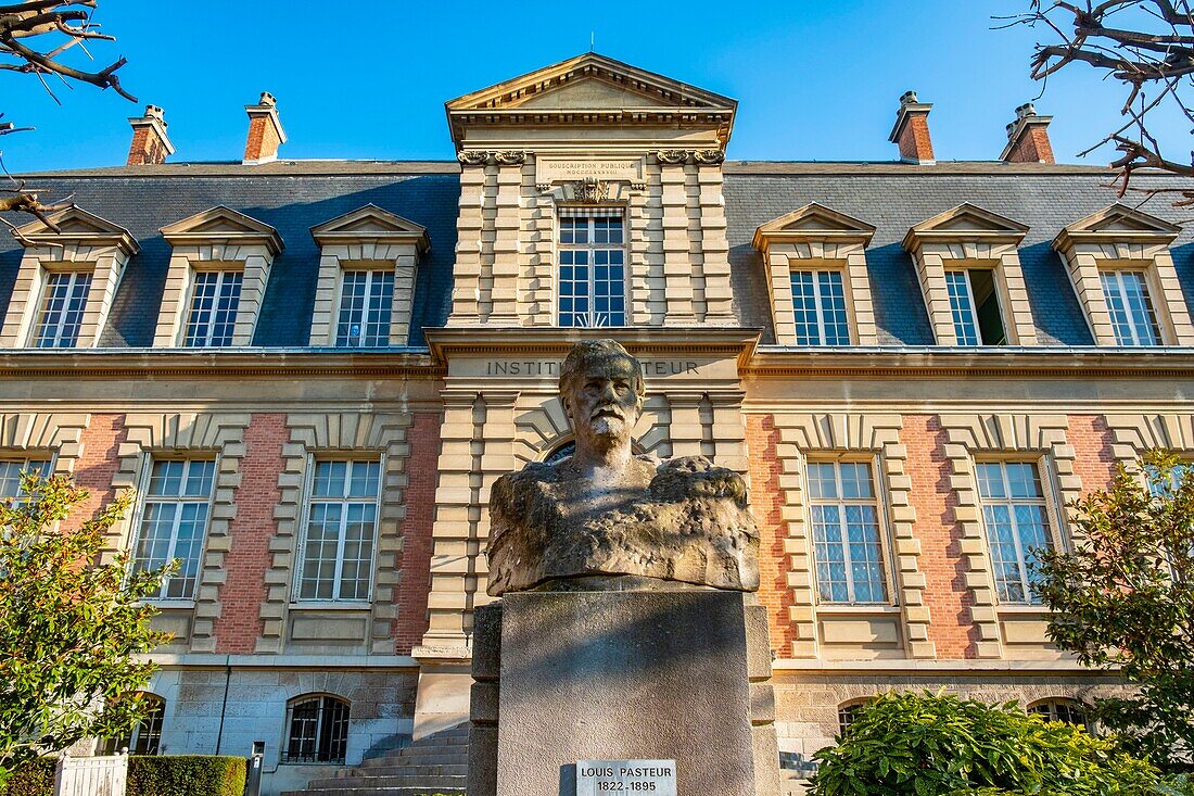 France,Paris,Pasteur Institute and his statue