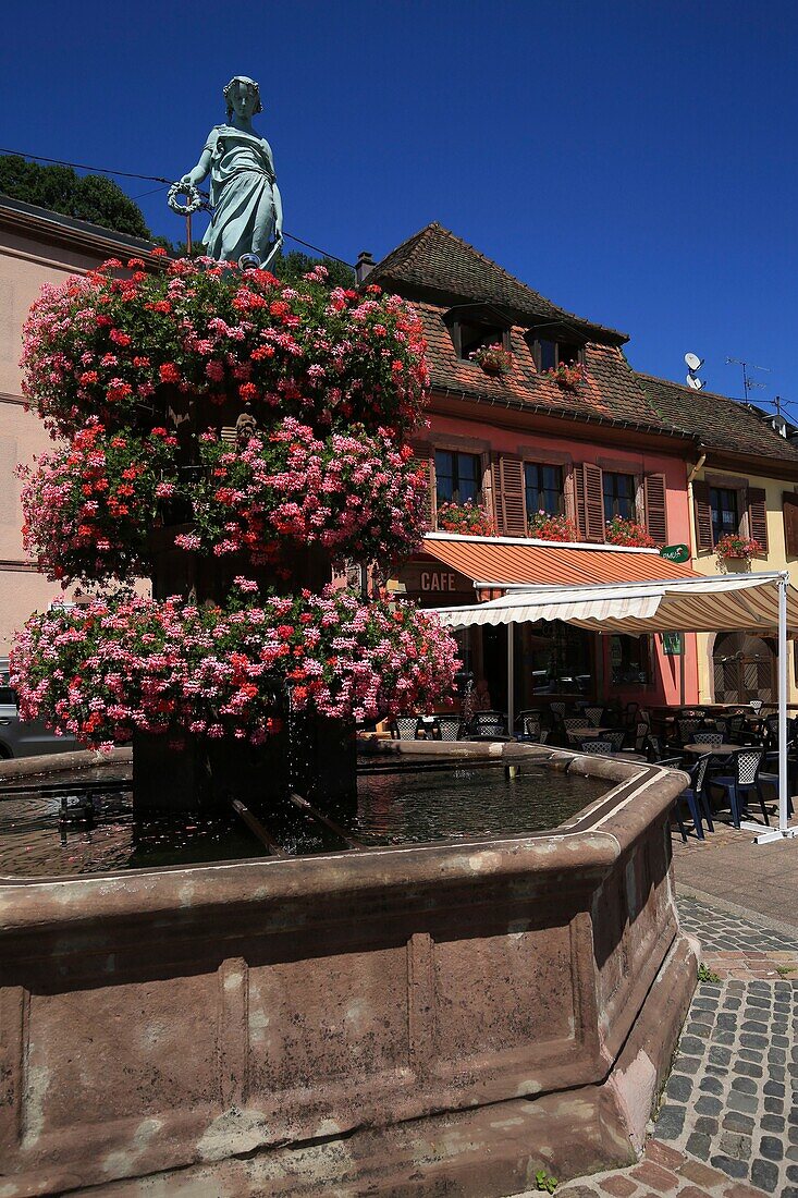 Frankreich,Haut Rhin,Sainte Marie aux Mines,Place Foch,Der Brunnen der Industrietechnik