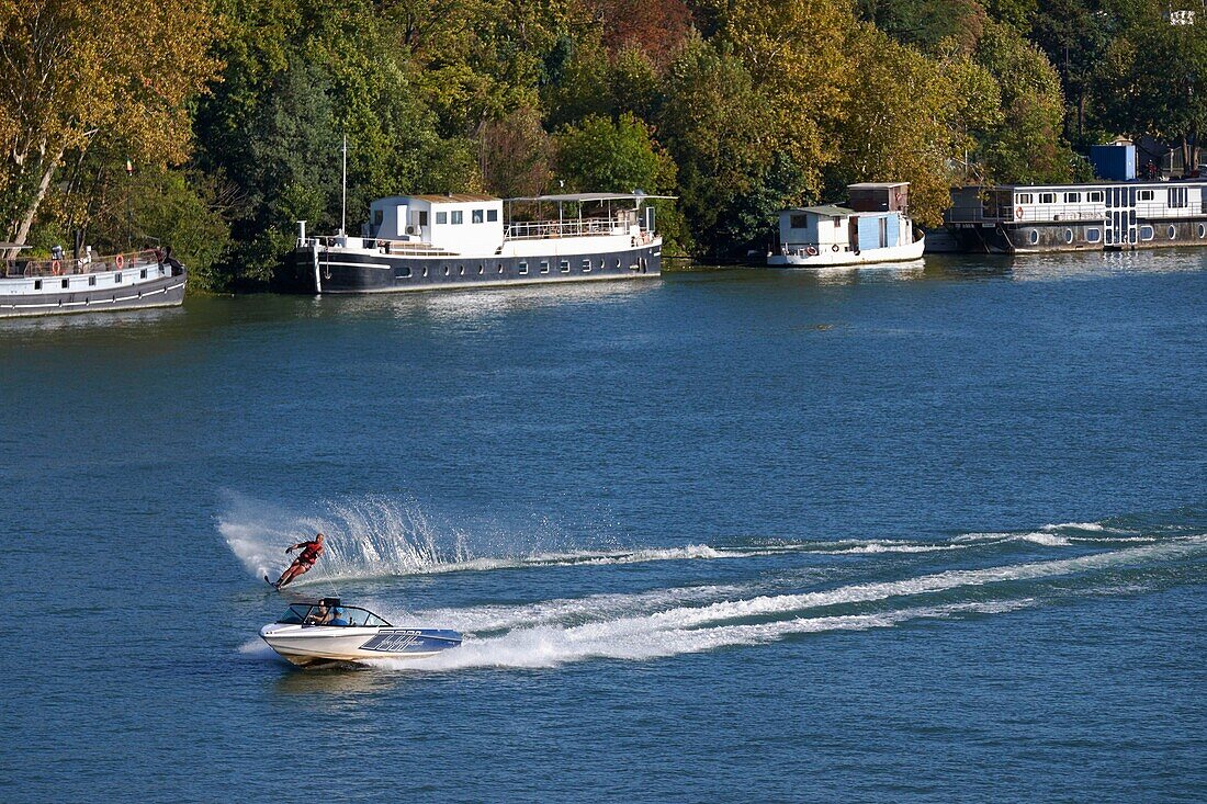 Frankreich,Paris,Bois de Boulogne,Wasserski auf der Seine