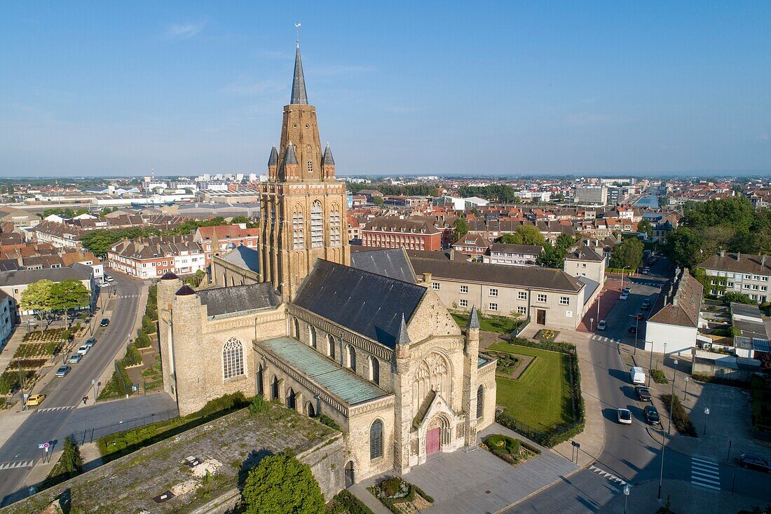 Frankreich,Pas-de-Calais,Calais,Kirche Notre-Dame von Calais aus dem 15. Jahrhundert (Luftaufnahme)