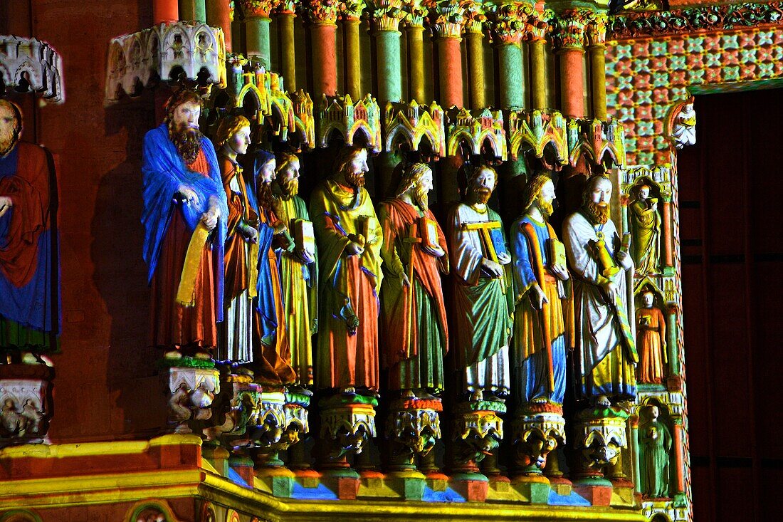 Frankreich,Somme,Amiens,Kathedrale Notre-Dame,Juwel der gotischen Kunst,von der UNESCO zum Weltkulturerbe erklärt,polychrome Ton- und Lichtshow, die die ursprüngliche Polychromie der Fassaden präsentiert