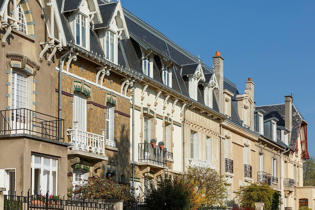 Frankreich,Meurthe et Moselle,Nancy,Häuserzeile im Jugendstil und Art Deco im Parc de Saurupt in der Straße Brice