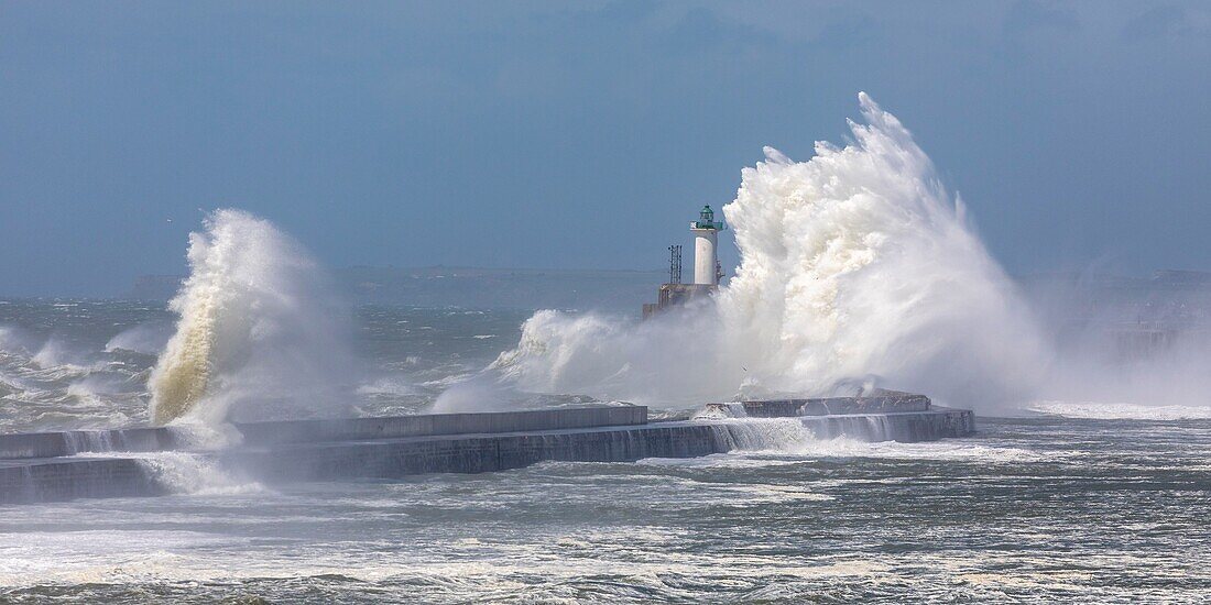France,Pas de Calais,Boulogne sur Mer,Carnot dike and the lighthouse during the storm Miguel
