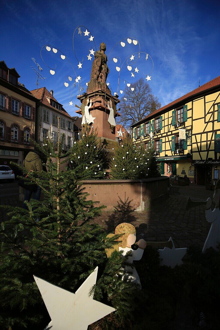 Frankreich,Haut Rhin,Ribeauville,Route des Vins d'Alsace,Weihnachtsschmuck