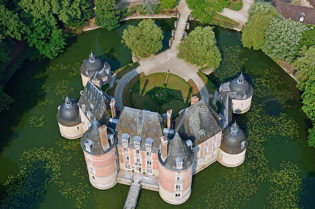 France,Loiret,Chateau Renard,castle of the Motte (aerial view)