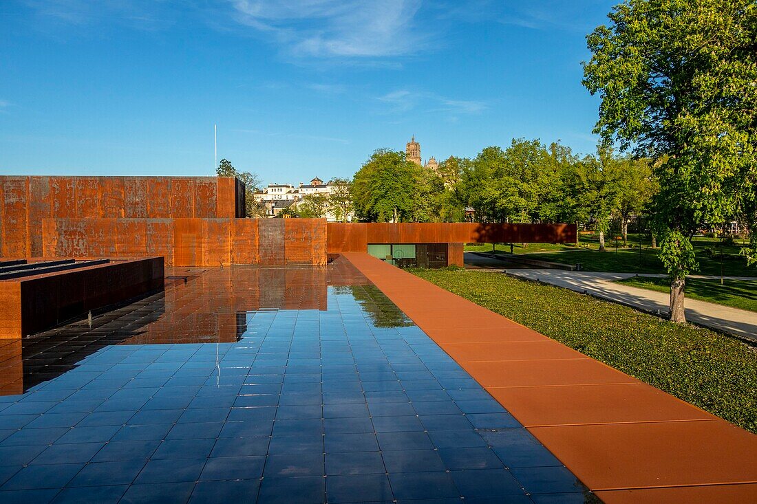 France,Aveyron,Rodez,the Soulages Museum,designed by the Catalan architects RCR associated with Passelac & Roques and Notre Dame cathedral