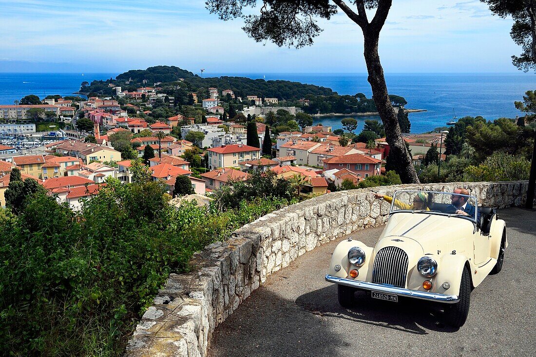 Frankreich,Alpes Maritimes,Saint Jean Cap Ferrat,Entdeckung der Küste in einem Morgan Roadster 4/4 Oldtimer