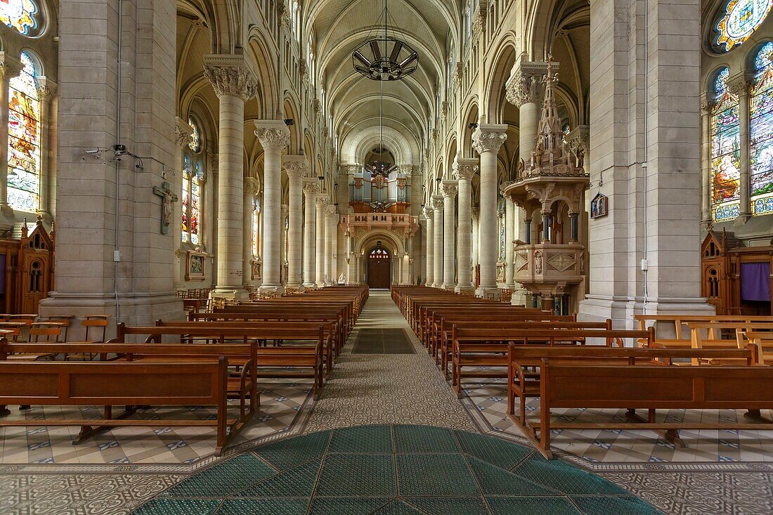 France,Meurthe et Moselle,Nancy,Notre Dame de Lourdes basilica (1933) by architect Jules Criqui,the nave and the organ