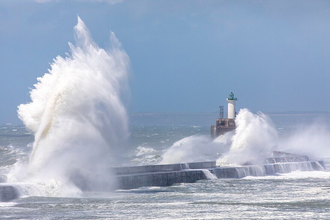 France,Pas de Calais,Boulogne sur Mer,Carnot dike and the lighthouse during the storm Miguel