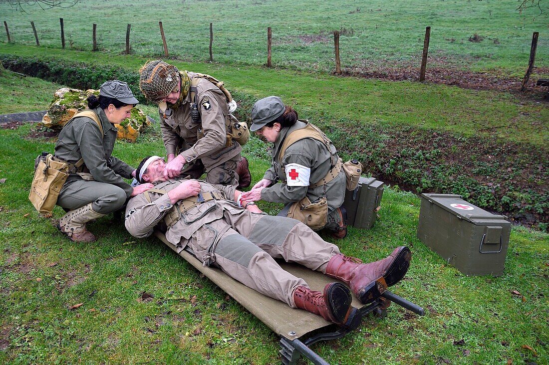 France,Eure,Sainte Colombe prés Vernon,Allied Reconstitution Group (US World War 2 and french Maquis historical reconstruction Association),reenactors in uniform of the 101st US Airborne Division and nurses caring for a wounded soldier