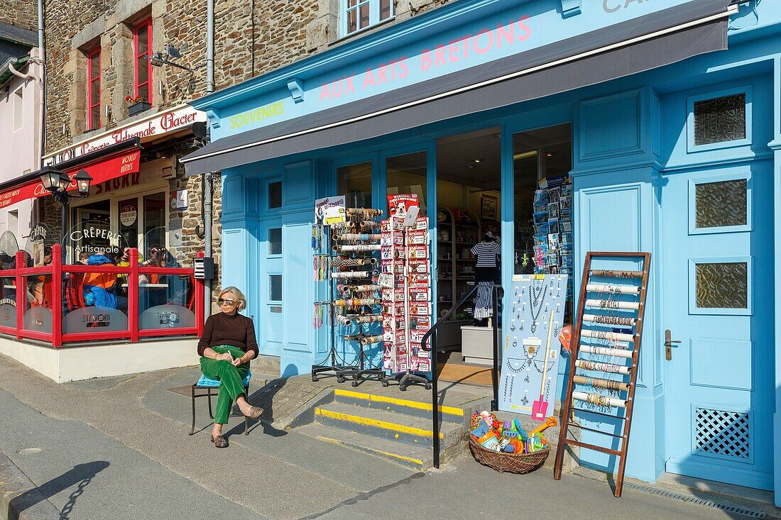 France,Ille et Vilaine,Côte d'Emeraude,Cancale,Aux arts bretons souvenirs shop