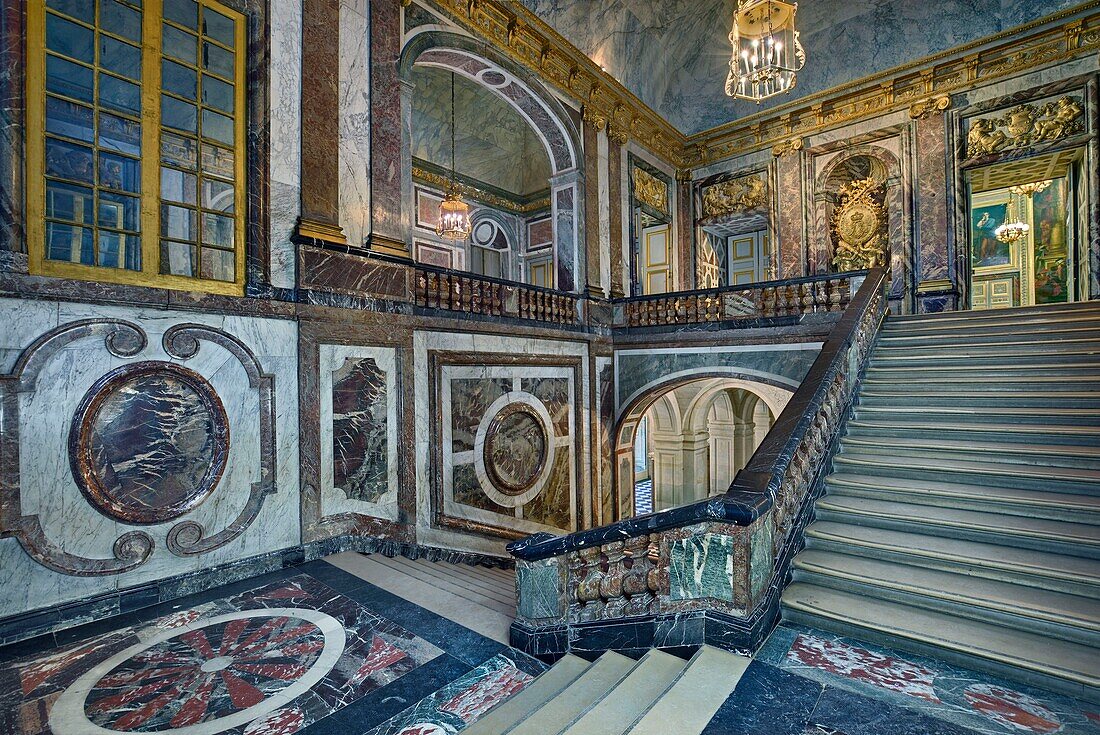 Frankreich,Yvelines,Versailles,Schloss Versailles, das von der UNESCO zum Weltkulturerbe erklärt wurde,die Treppe der Königin