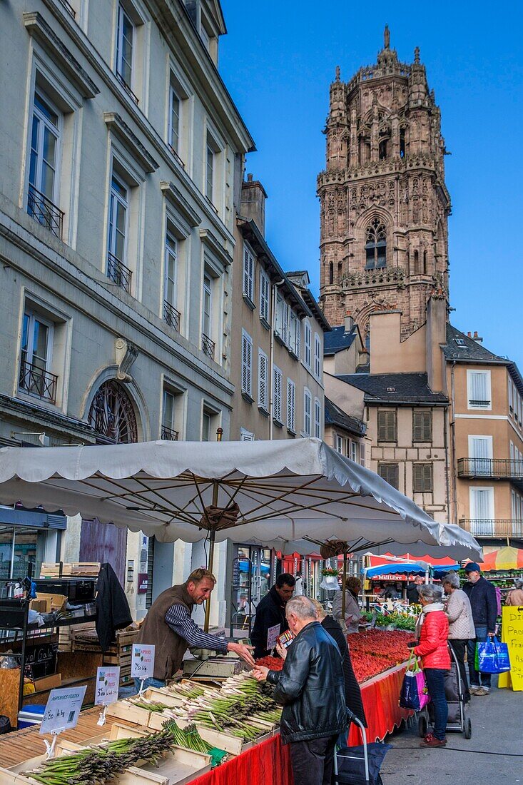 France,Aveyron,Rodez,market day,the cathedral dating from the 13th and 16th centuries