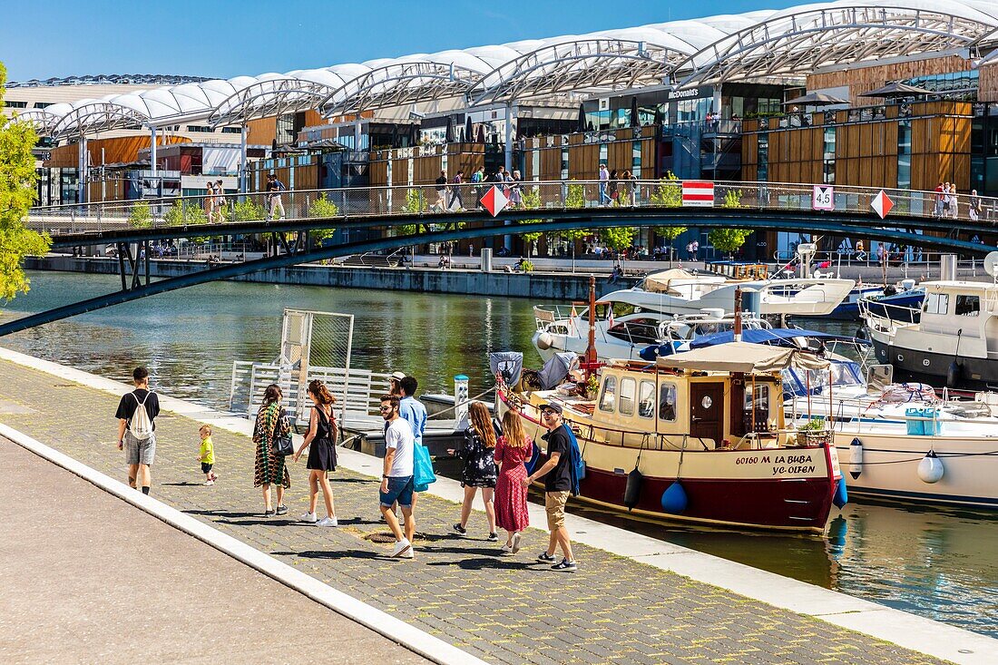 France,Rhone,Lyon,district of La Confluence in the south of the peninsula,first French quarter certified sustainable by the WWF,retail and leisure center Confluence is a shopping center designed by the architect Jean-Paul Viguier and inaugurated in 2012