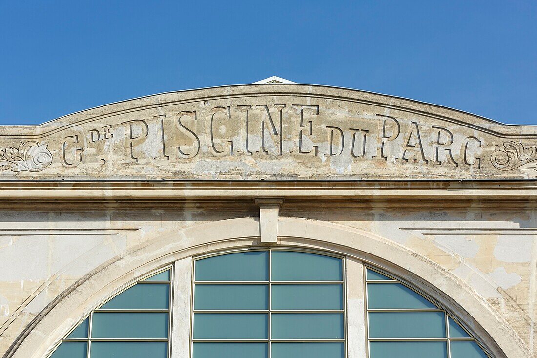 Frankreich,Meurthe et Moselle,Nancy,Fassade des Grande Piscine du Parc (Grand Parc-Schwimmbad), Teil des 1909 für die internationale Messe Ostfrankreichs errichteten Thermalkomplexes in Nancy