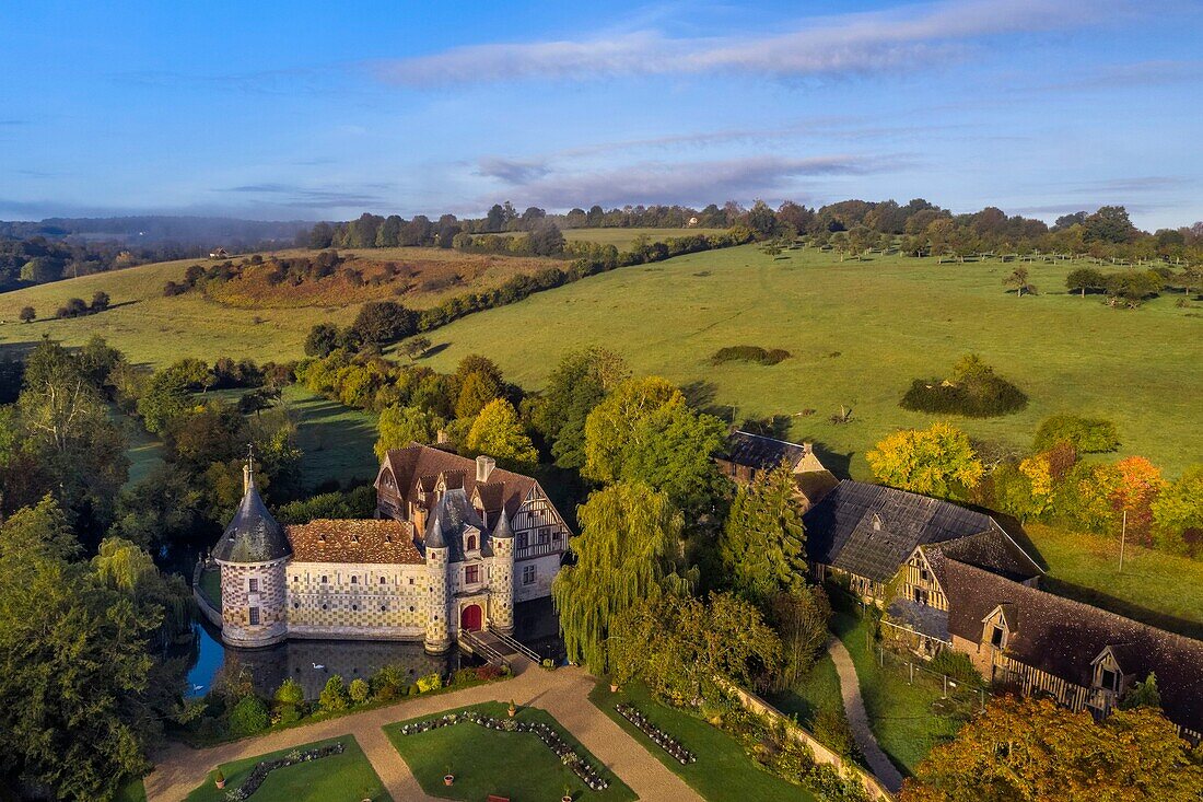 Frankreich,Calvados,Pays d'Auge,Schloss Saint Germain de Livet aus dem 15. und 16. Jahrhundert, eingetragen als Museum von Frankreich (Luftbild)