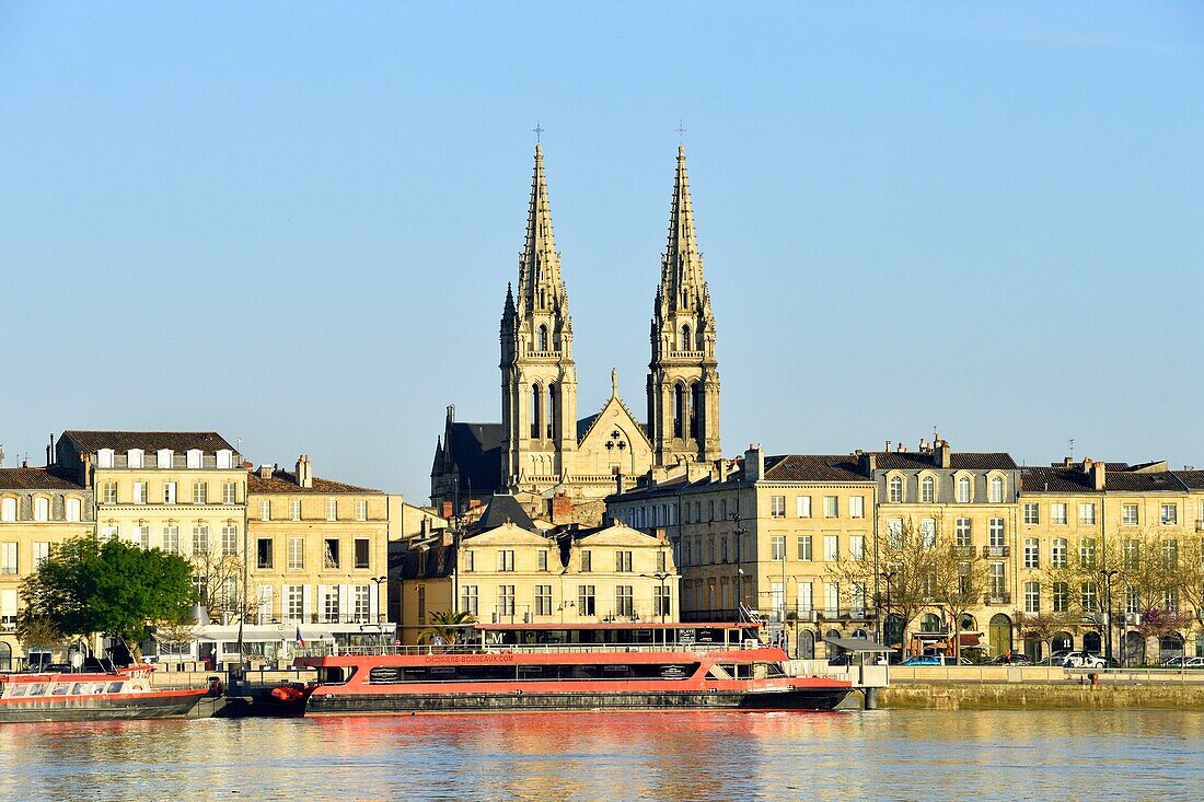 Frankreich,Gironde,Bordeaux,von der UNESCO zum Weltkulturerbe erklärtes Gebiet,Quai des Chartrons und die Kirche St Louis des Chartrons im Hintergrund