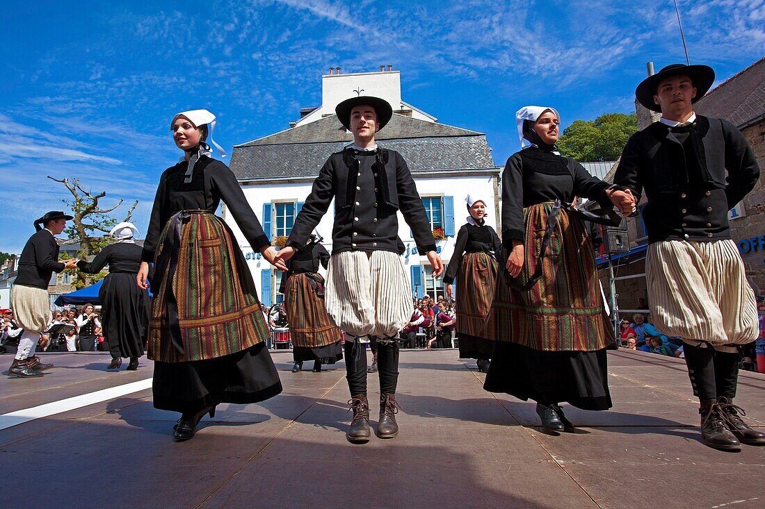 France,Finistere,Gorse Flower Festival 2015 in Pont Aven,Cercle Beuzeg Ar C'hap Beuzec Cap Sizun