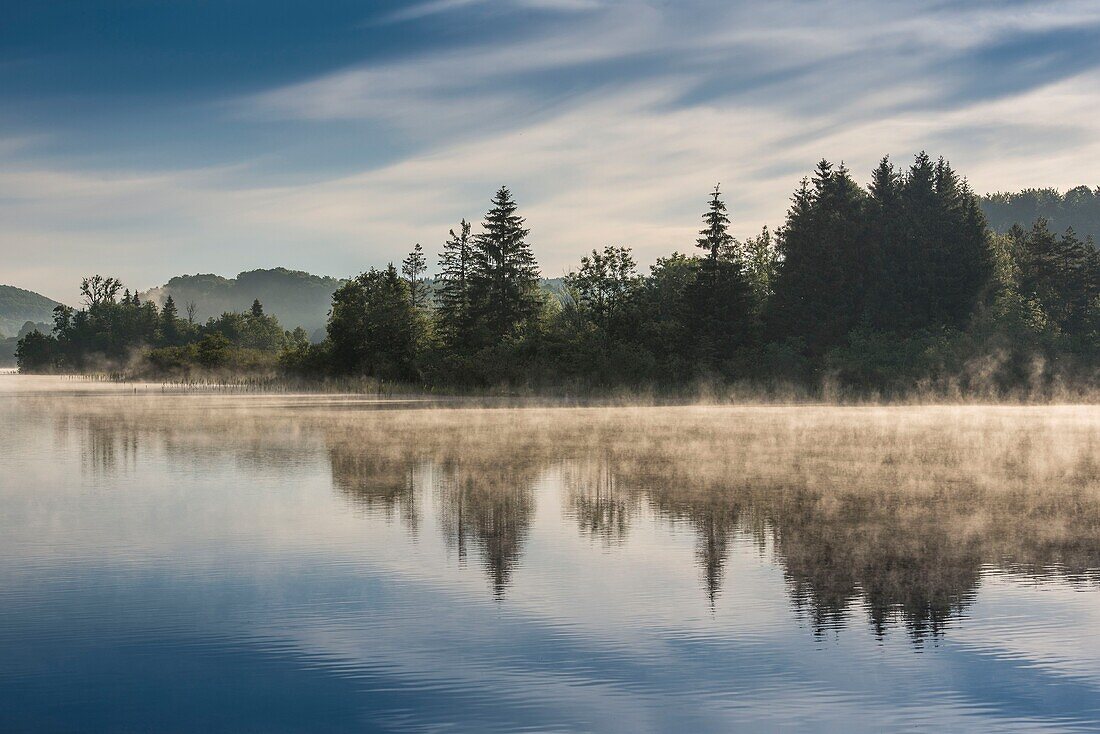 Frankreich,Jura,die Stätte der vier Seen oder Kleinschottland,der See der Motte oder von Ilay und der Gipfel des Adlers