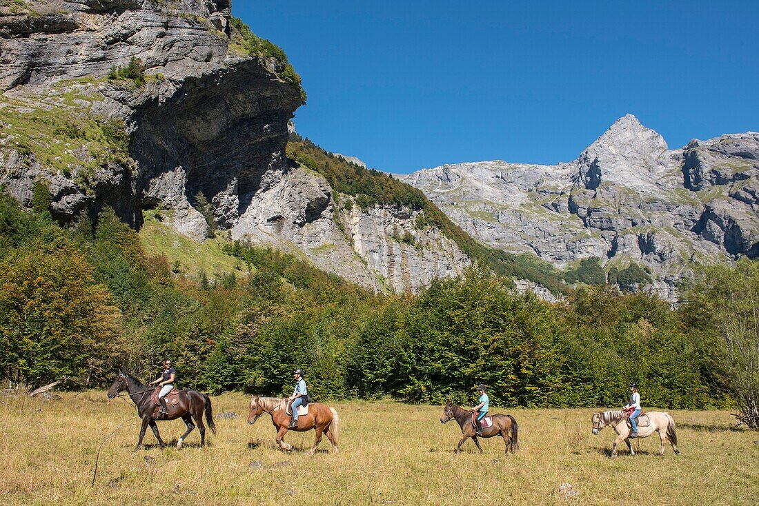 France,Haute Savoie,Sixt Fer a Cheval,equestrian hike in the Circus of Horseshoe to the End of the World,the Pyramid of the Ottoman Head (2549m)