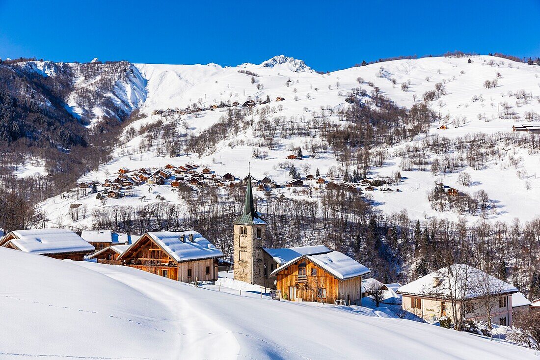 Frankreich,Savoie,Les Avanchers,Tarentaise-Tal,Massiv der Vanoise,Blick auf das Massiv von La Lauzière und die Weiler Quarante Planes und Le Meiller