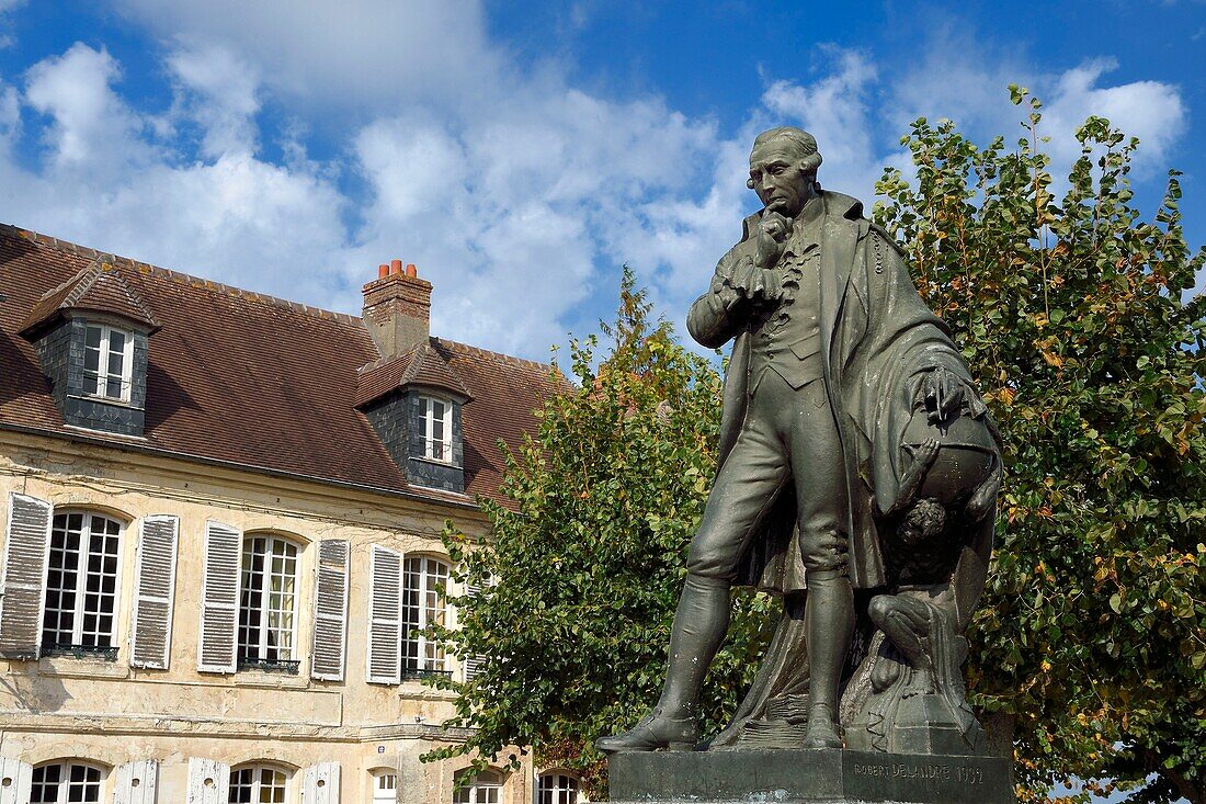 Frankreich,Calvados,Pays d'Auge,Beaumont en Auge,Statue von Pierre-Simon de Laplace,Mathematiker,Astronom,Physiker und französischer Politiker