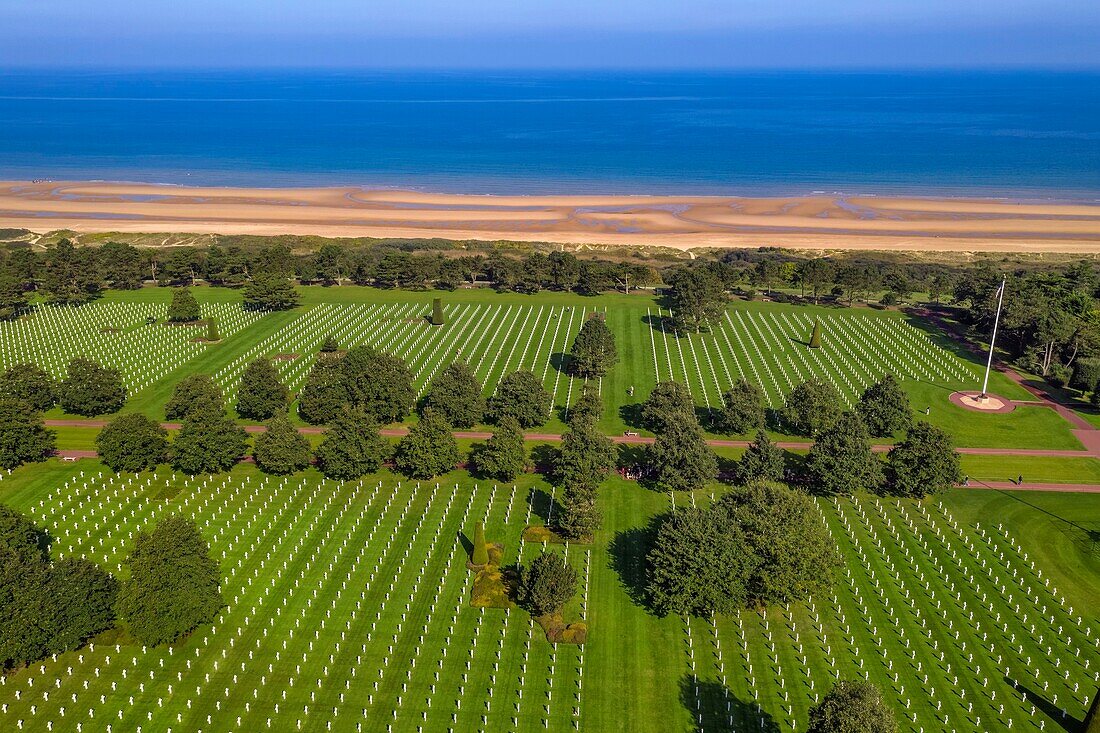 Frankreich,Calvados,Colleville sur Mer,Strand der Landung in der Normandie,Amerikanischer Friedhof und Gedenkstätte in der Normandie,Omaha Beach im Hintergrund