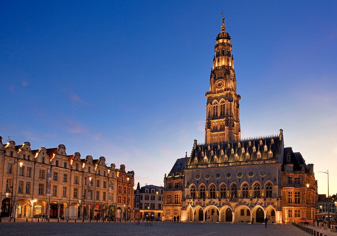 Frankreich,Pas de Calais,Arras,Place des Heros (Platz der Helden) und das von der UNESCO zum Weltkulturerbe erklärte Rathaus