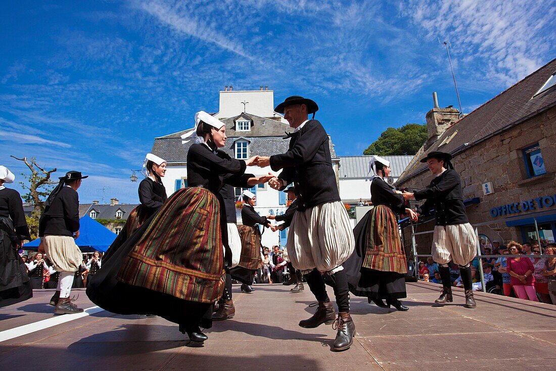 France,Finistere,Gorse Flower Festival 2015 in Pont Aven,Cercle Beuzeg Ar C'hap Beuzec Cap Sizun