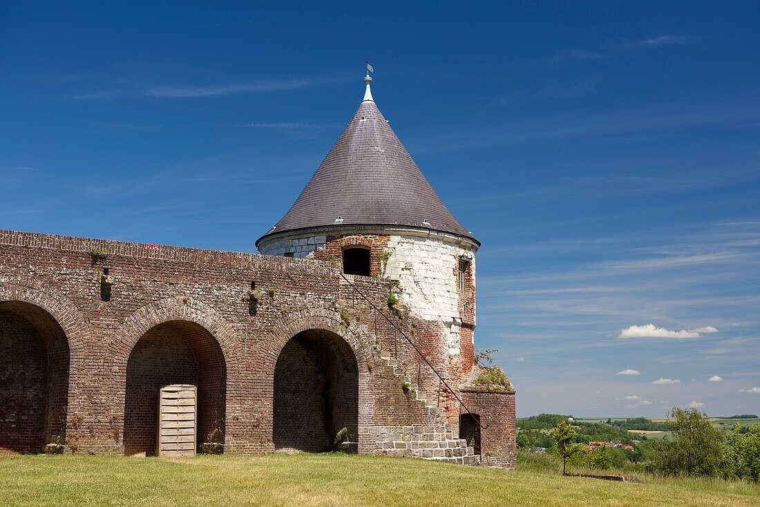 Frankreich,Pas de Calais,Montreuil sur Mer,Zitadelle unter Karl dem 10. erbaut und von Vauban vervollkommnet,Wehrgang und weißer Turm