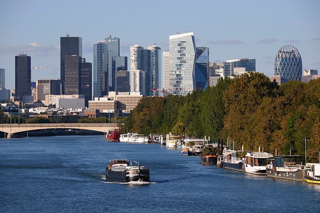 France,Hauts de Seine,the Suresne bridge,the Defense and the Bois de Boulogne from the Avre footbridge