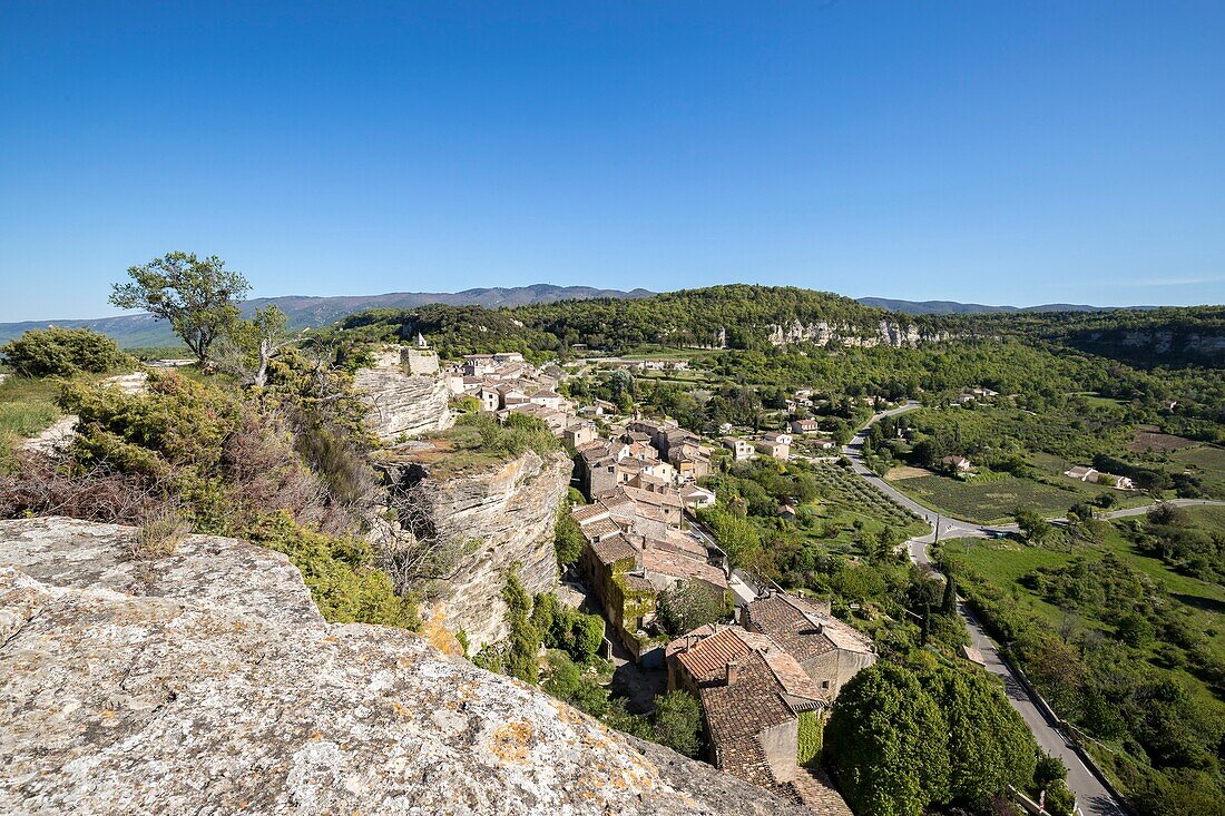 France,Vaucluse,regional natural reserve of Luberon,Saignon from the Rock of Bellevue