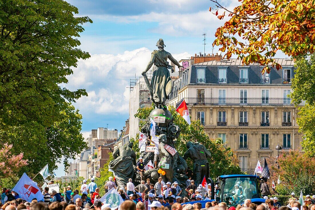 France,Paris,Place de la Nation,farmers' demonstration