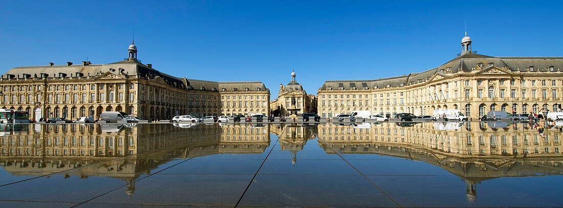 Frankreich,Gironde,Bordeaux,Welterbe der UNESCO,Stadtviertel Saint Pierre,Place de la Bourse,Spiegelbecken von 2006 und Hydrant von Jean-Max Llorca