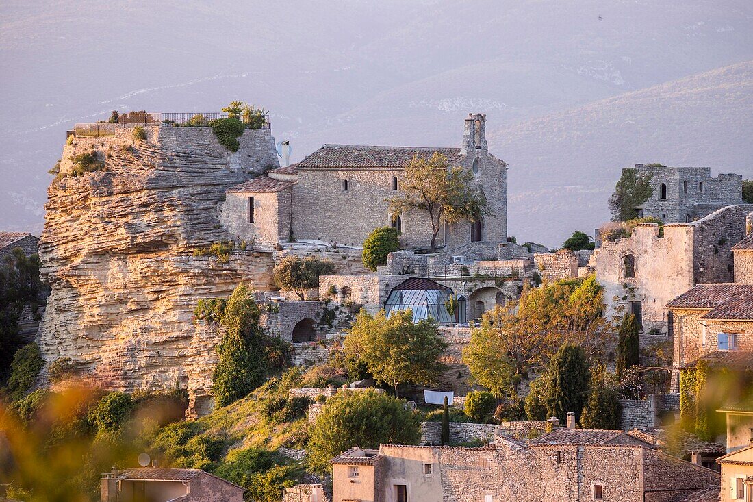 France,Vaucluse,regional natural reserve of Luberon,Saignon,St. Michael's Chapel