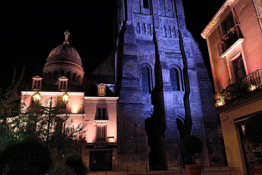 Frankreich,Indre et Loire,Tours,place de Châteauneuf,Charlemagne Turm,Kuppel der Basilika,Illuminationen bei Nacht