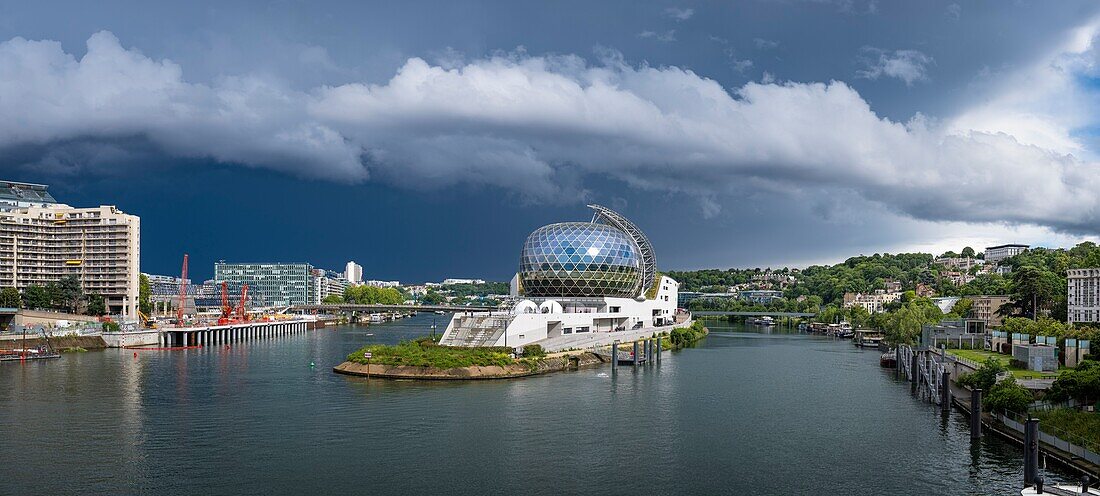 France,Hauts-de-Seine,Boulogne-Billancourt,Ile Seguin,Seine Musicale,a cultural complex dedicated to music and shows by the architects Shigeru Ban and Jean de Gastines,inaugurated in April 2017